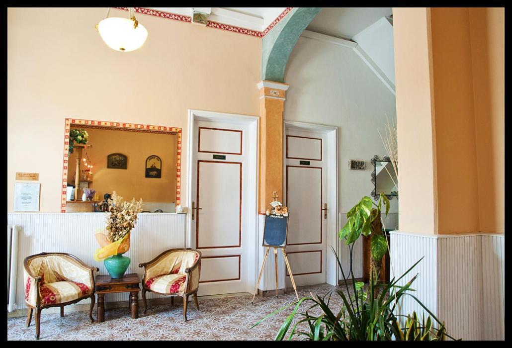Hotel Eros